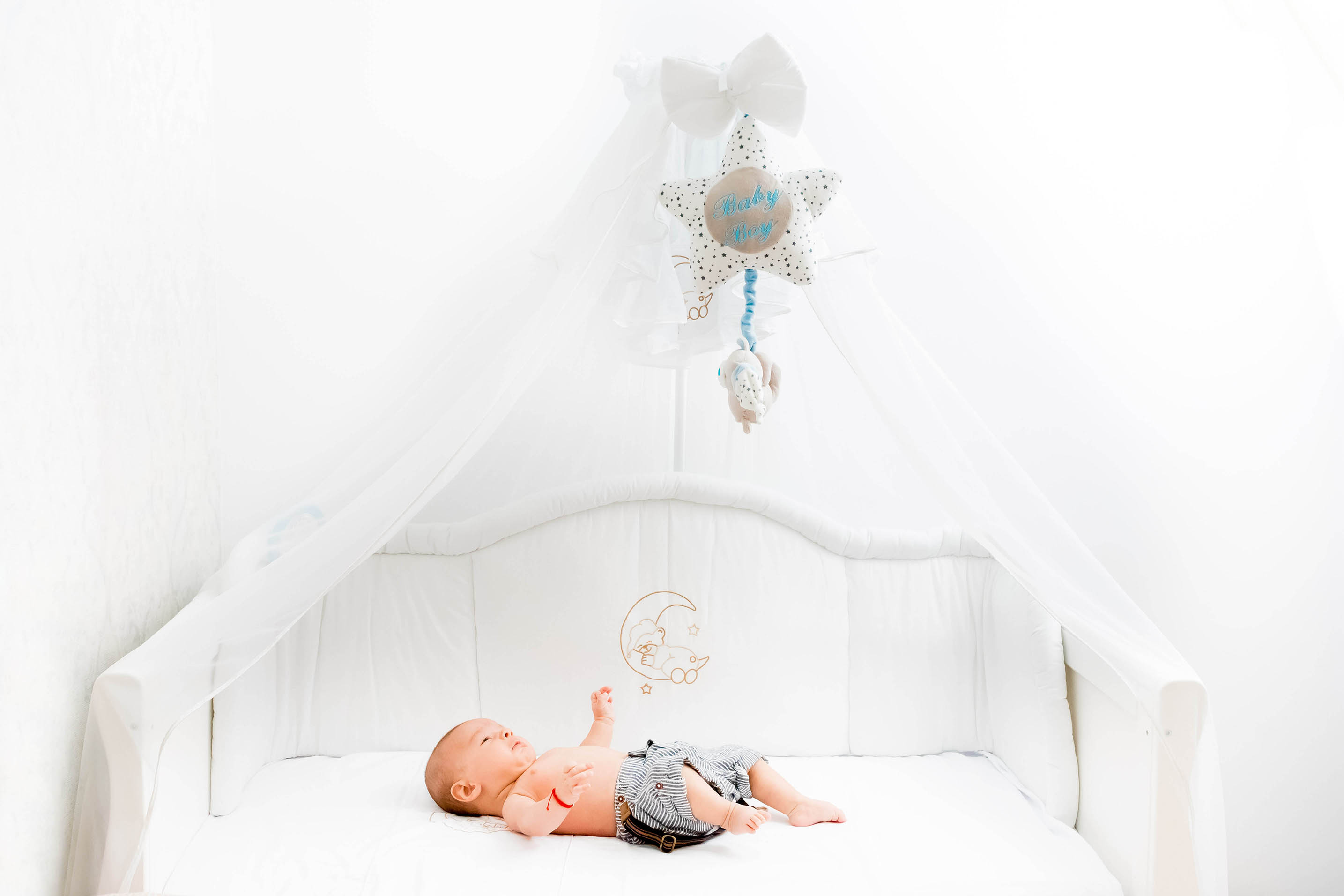 copil in pat fotografie botez